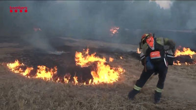 El fuego desatado en Santa Coloma de Queralt avanza sin control
