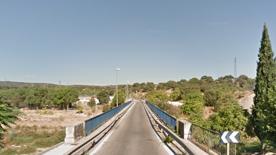 Cortada desde este lunes la M510 en Aldea del Fresno para reparar el puente sobre el río Perales