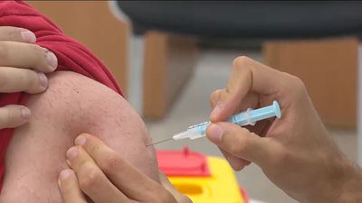 Madrid llega al 61% de población diana inmunizada,  el 80% con al menos una dosis