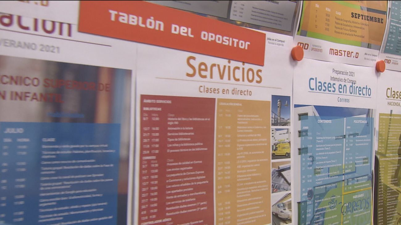 Crece en España la cifra de opositores en busca de una salida de futuro frente a la inestabilidad laboral