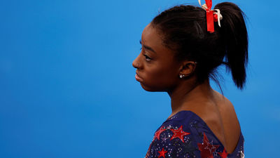 La presión paraliza a Biles: "Debo proteger mi salud mental"