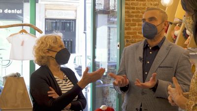 ‘Zapatelas’, el proyecto solidario de Manuela Carmena