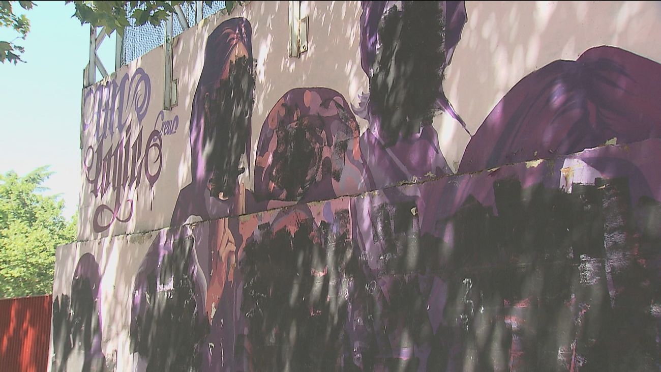 El mural de Ciudad Lineal podría volver a tener su aspecto original a finales de agosto