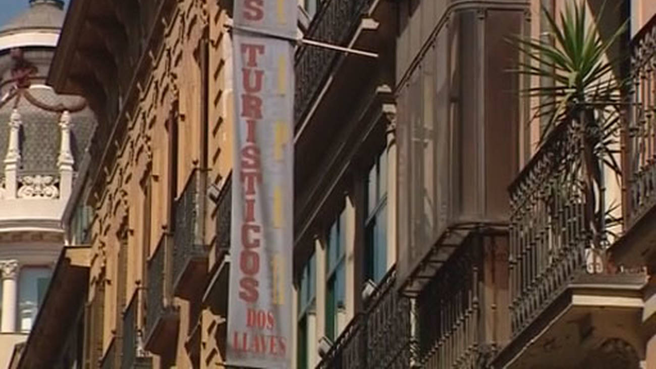 La polémica de los pisos turísticos ilegales llega hasta la Asamblea de Madrid