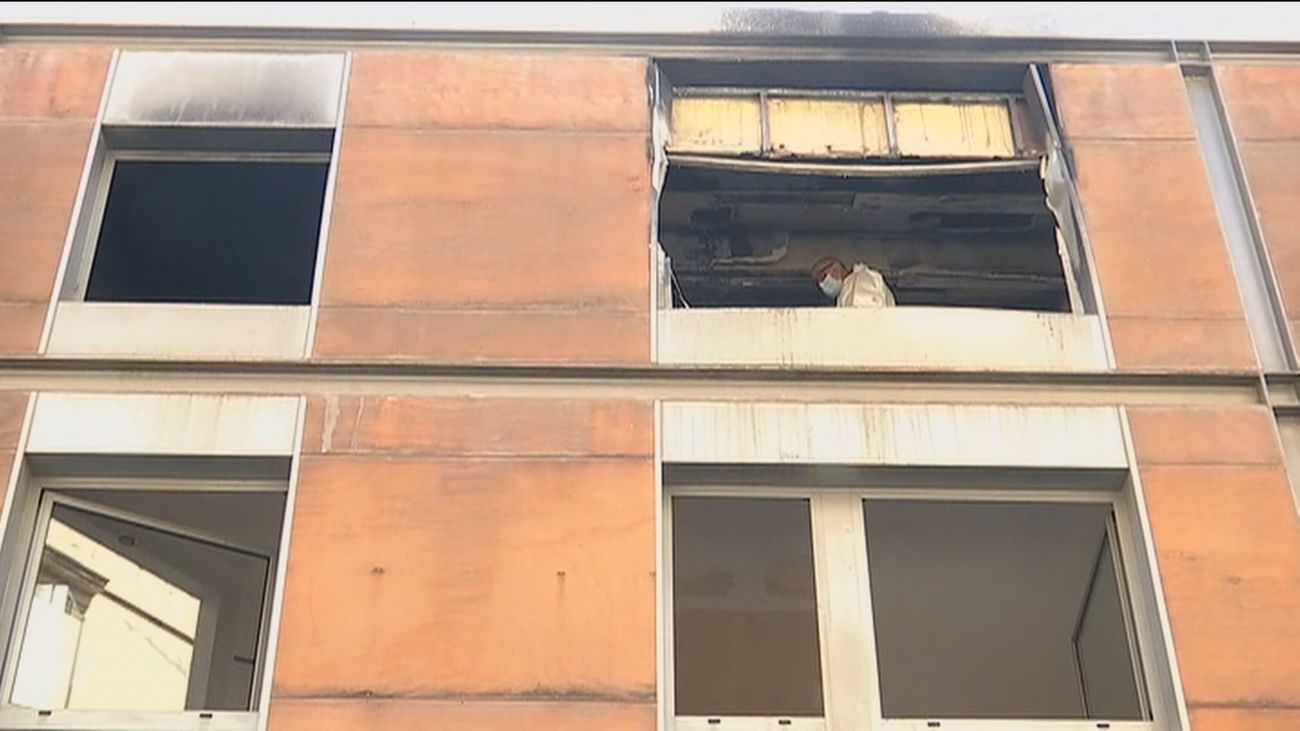 Muere una niña de 4 años que estaba sola al incendiarse su casa en Terrassa