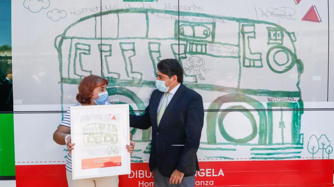 Un autobús de la línea 561 que une Majadahonda y Pozuelo  homenajeará con su vinilado a las personas con discapacidad