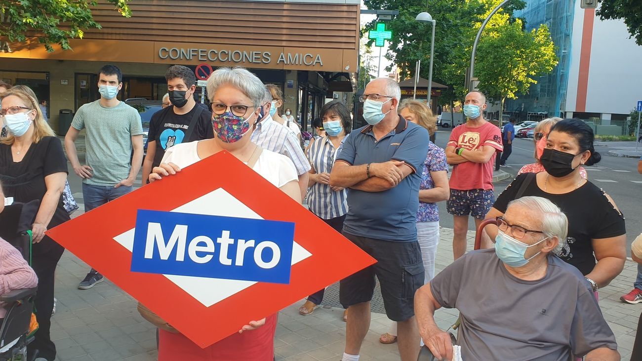 Orcasitas, tres líneas de metro cerca y "ninguna para aquí"