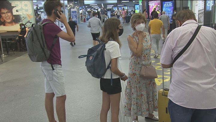 Viajeros en la estación de Atocha / TELEMADRID
