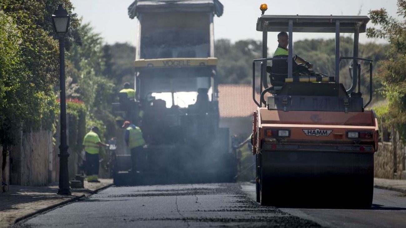 La Operación Asfalto 2021 renovará la calzada de 49 calles de Carabanchel