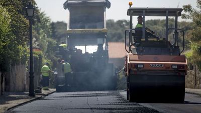La Operación Asfalto 2021 renovará la calzada de 49 calles de Carabanchel