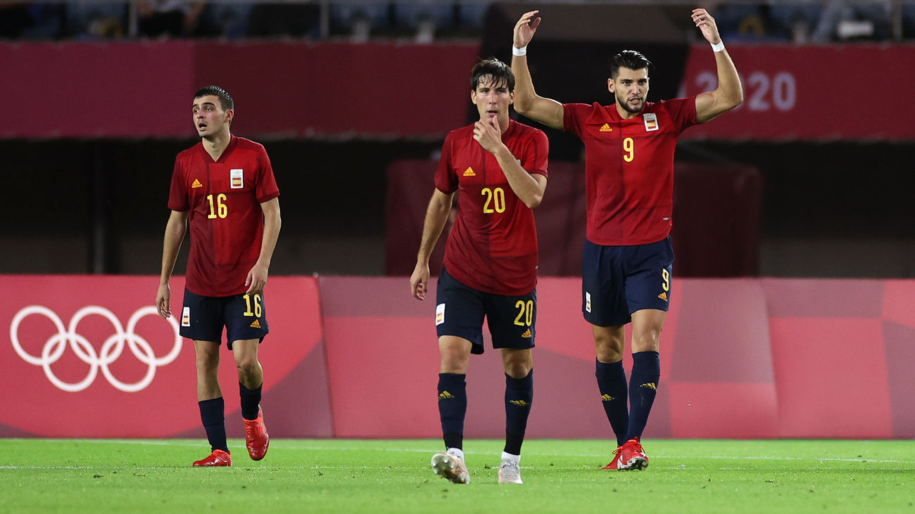 5-2. España se mete en semifinales con triplete de Rafa Mir