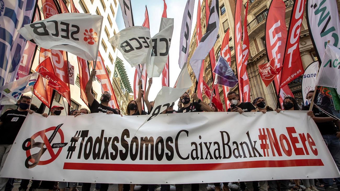 Un total de 8.246 empleados se adhieren al ERE de CaixaBank, que prevé 6.452 salidas