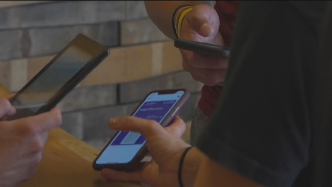 Madrid empieza a bajar la incidencia de casos en pleno debate sobre el pasaporte Covid en el ocio