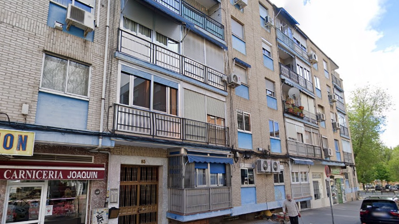 Una bebé, muy grave al precipitarse desde un segundo piso en Villaverde