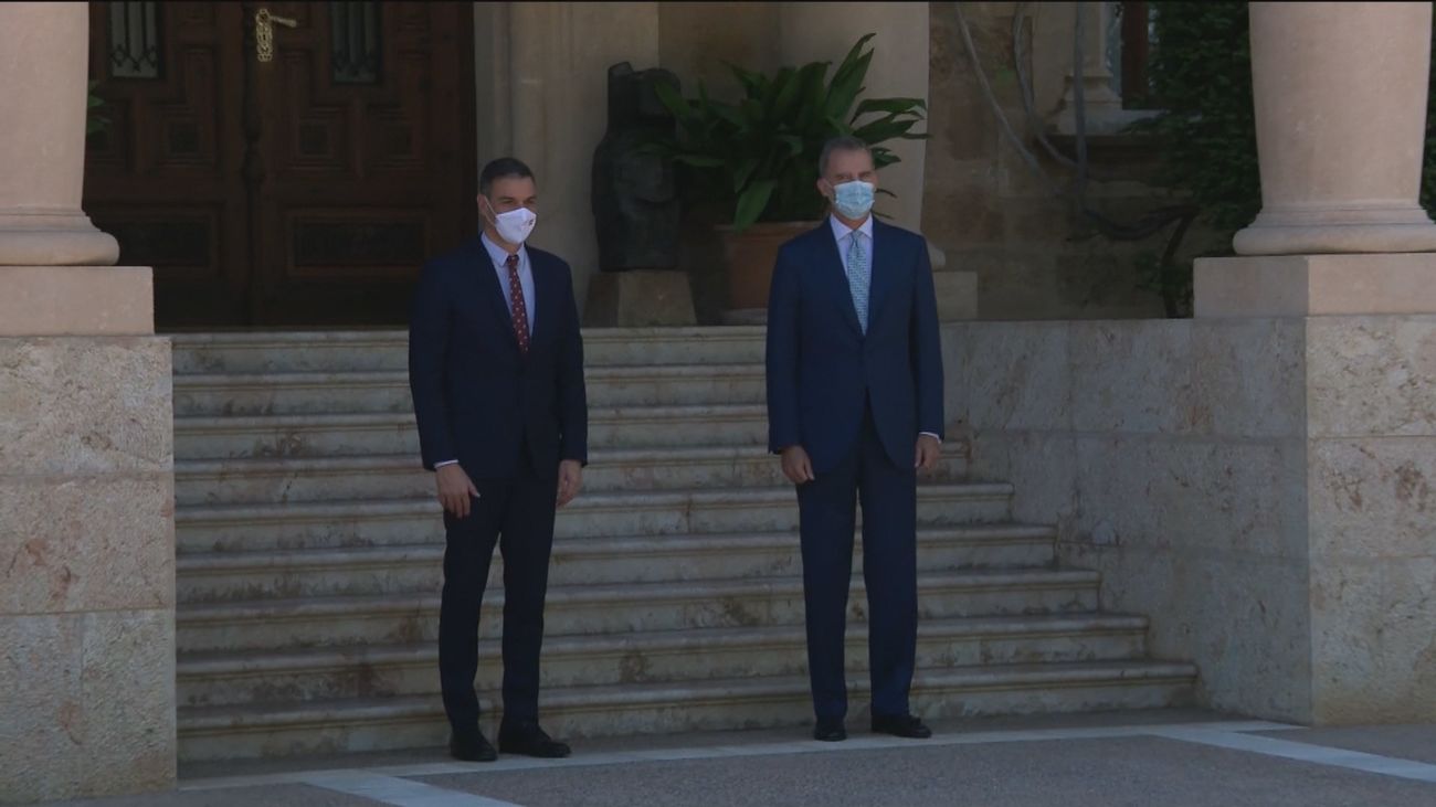 Sánchez traslada al rey en Marivent el cambio "afortunadamente a mejor" en el último año