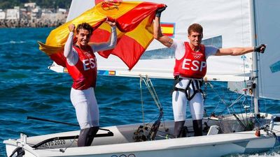 La vela se despide con otro bronce y los piragüistas reman hacia el podio