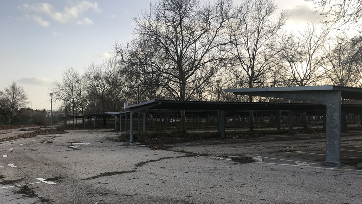 Aparcamiento P5 de Barajas, destinado a los empleados y cerrado en la actualidad / DANIEL SÁNCHEZ GARCÍA