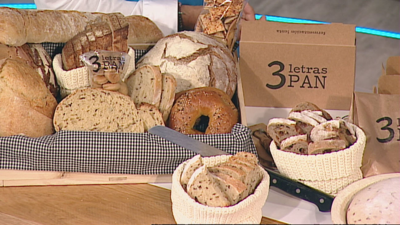 Cómo hacer pan casero paso a paso:  Aprende tres trucos básicos para amasar a mano