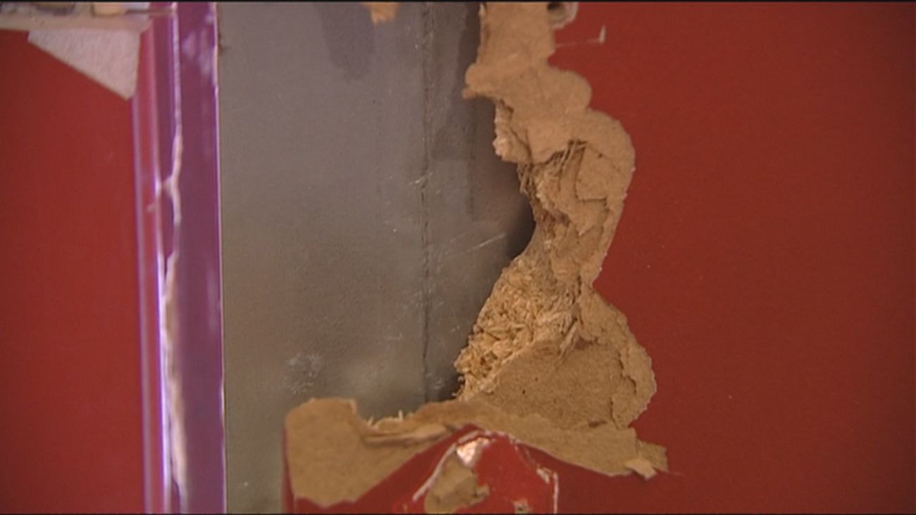 Moho, paredes que se caen o casas sin ventanas: algunos chollos inmobiliarios no son lo que parecen