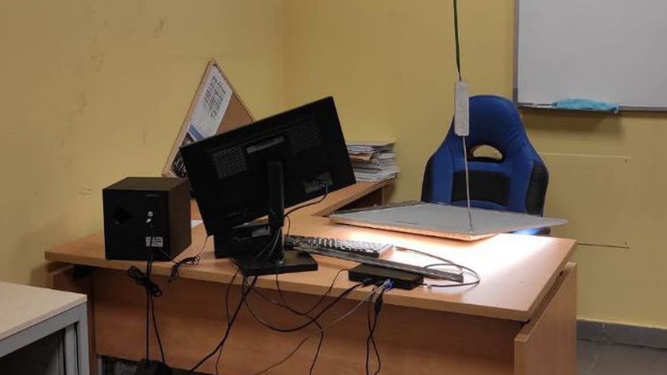 Un ladrón, atrapado dos días en el conducto de ventilación de unas oficinas de Carabanchel