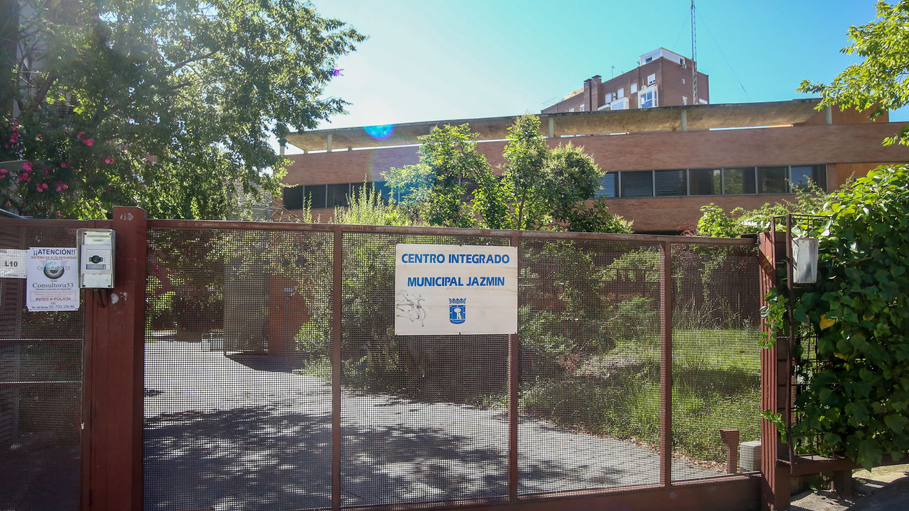 Una de las residencias en Madrid que ha suspendido las visitas