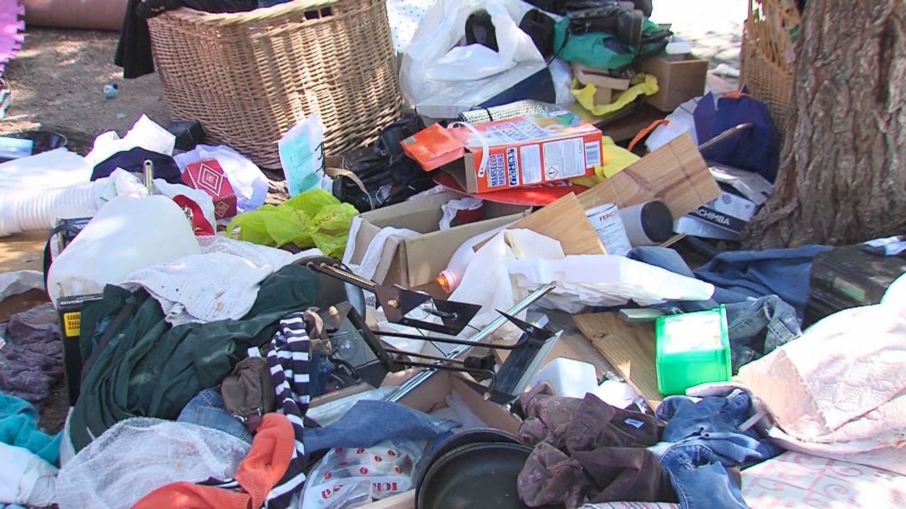 Los vecinos de La Ventilla conviven con una persona que acumula basura