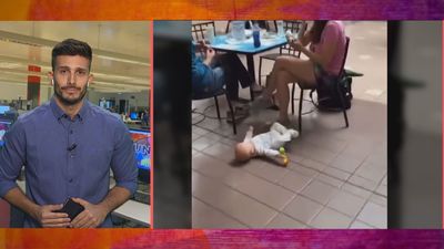 Las redes estallan por este vídeo de un bebé en el suelo de un centro comercial