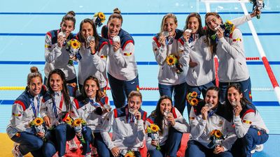 5-14. Plata para el waterpolo femenino que cae en la final frente a EEUU