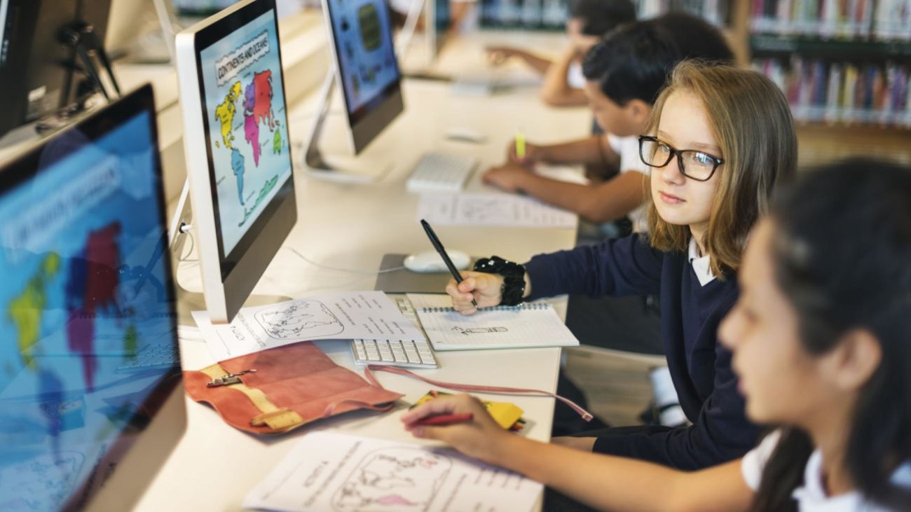 Los centros educativos de la región recibirán 11,7 millones de euros para avanzar en su digitalización