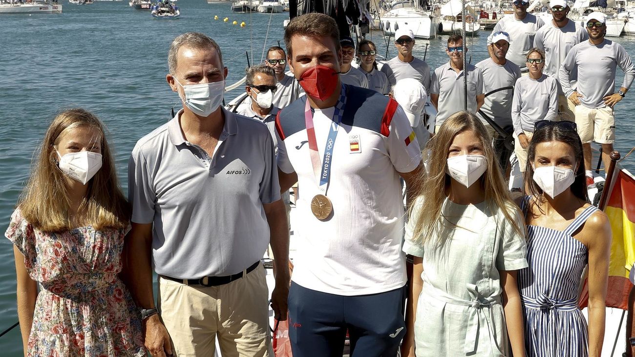Los Reyes, la Princesa Leonor y la Infanta Sofía  acuden al homenaje al medallista olímpico Joan Cardona