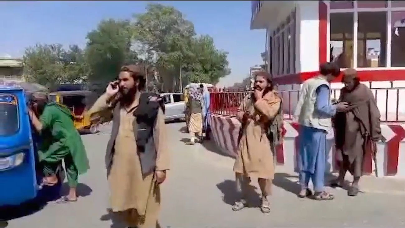 Una sexta capital provincial cae en manos de los talibanes en Afganistán