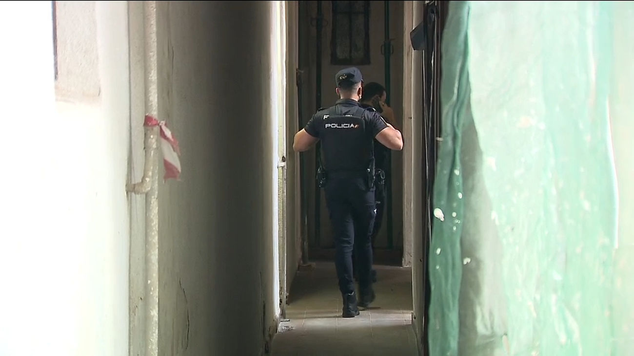 La Policía investiga el apuñalamiento de un joven en una vivienda de Mesón de Paredes