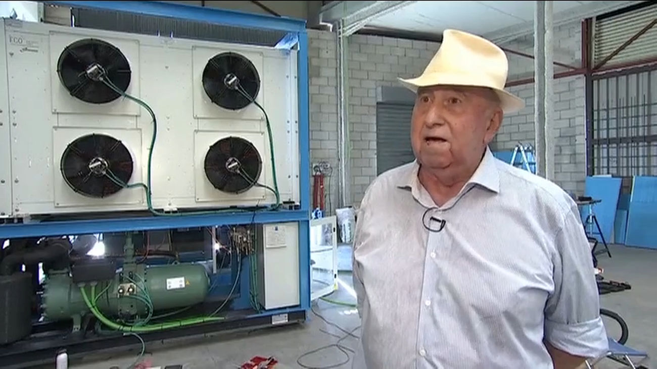 Un jubilado español crea una máquina capaz de producir agua de la nada en el desierto