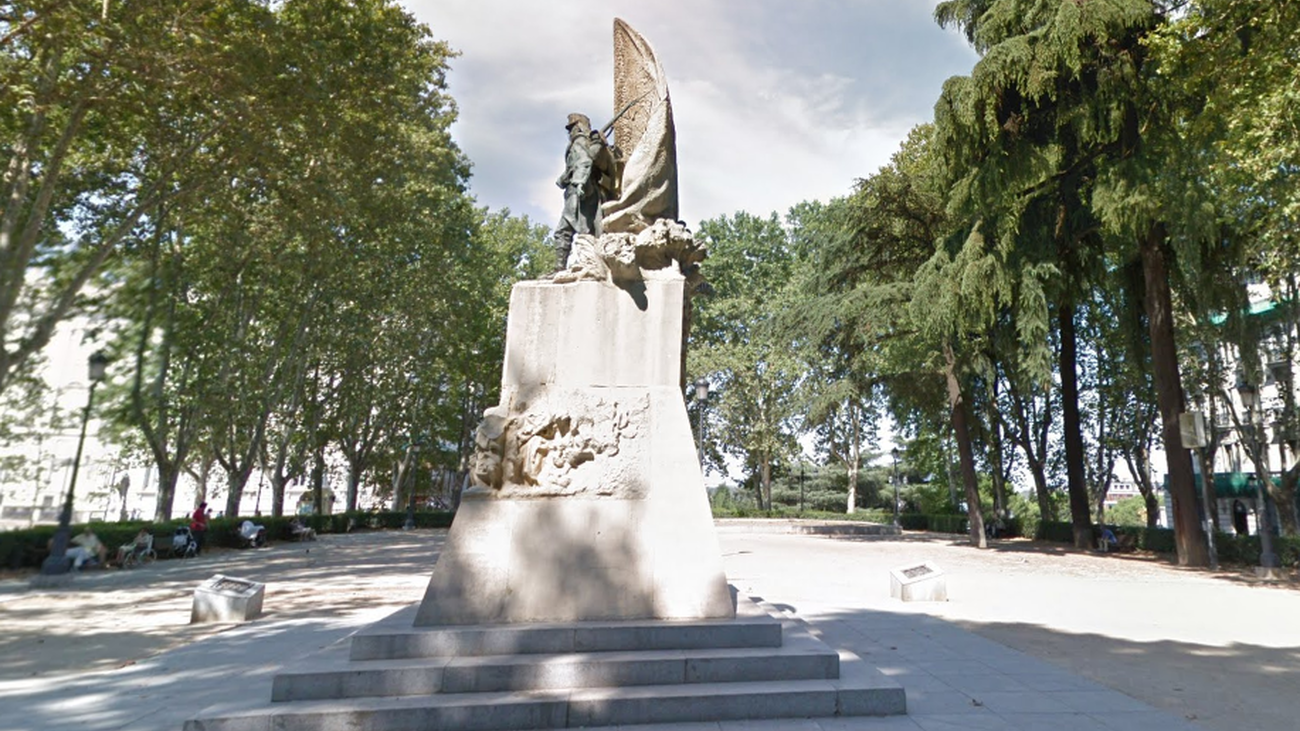 La estatua del Cabo Noval, en los jardines del mismo nombre