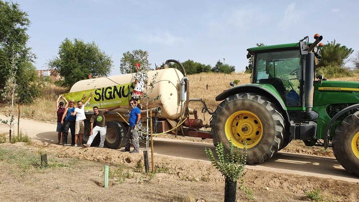 Grupo de regantes tras finalizar el trabajo / ENTORNO MEAQUES RETAMARES