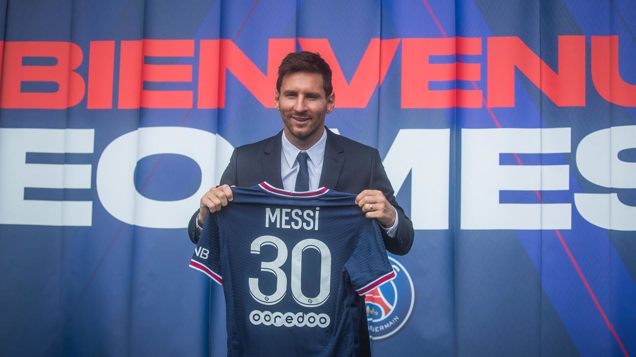 Leo Messi, con la camiseta que lucirá en el PSG