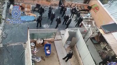 Gratitud eterna a la Policía de los vecinos de la calle José Garrido en Carabanchel