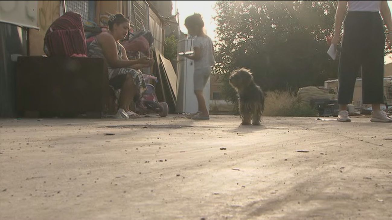 Vuelta a casa tras el incendio de una zona de pastos en Fuencarral-El Pardo