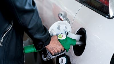 Gasolina y gasóleo suben más de un 0,5% y acentúan la escalada de precios