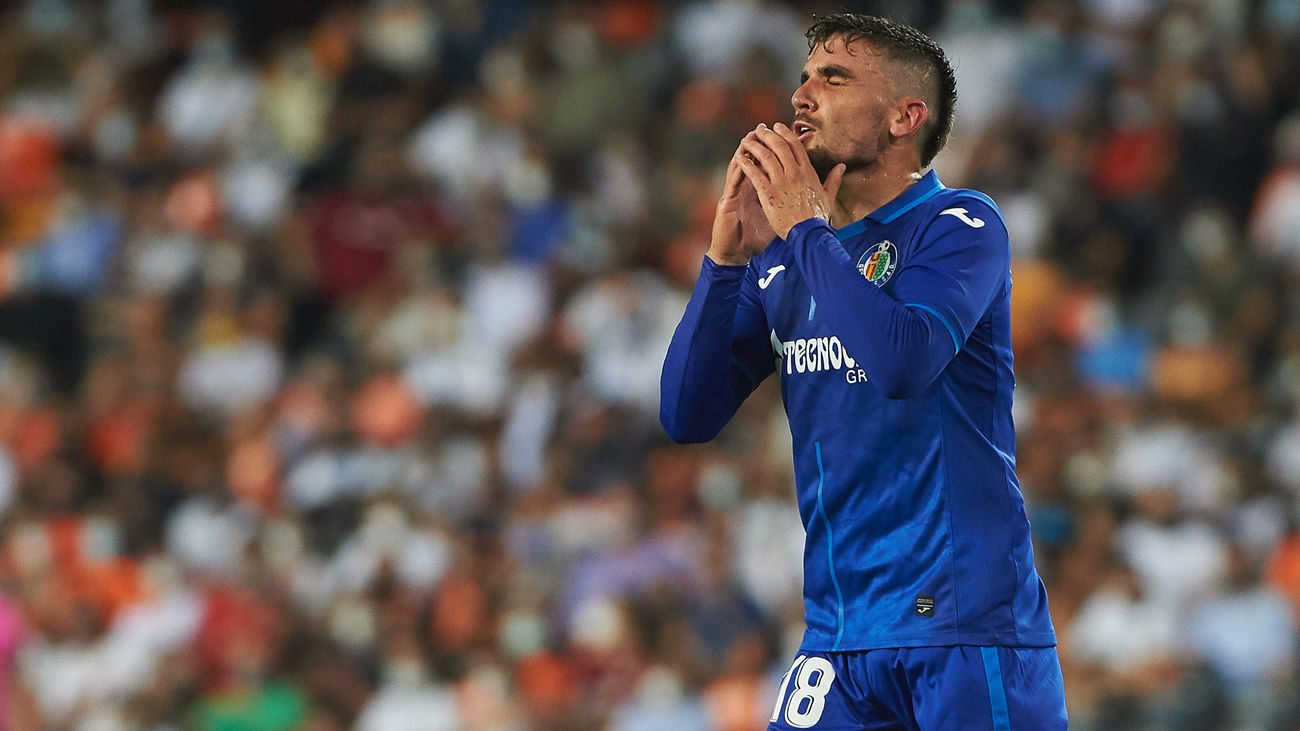 Mauro Arambarri, del Getafe, se lamenta tras una oportunidad fallada