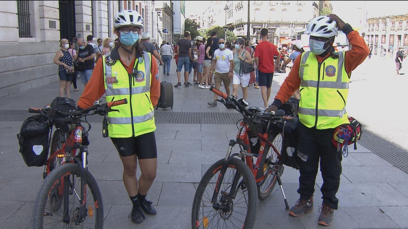 Los linces del SAMUR: la unidad en bicicleta que lucha contra los golpes de calor