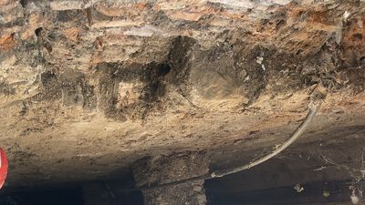 Rescatado en Alcalá un trabajador que había caído a un pozo desde una altura de 7 metros