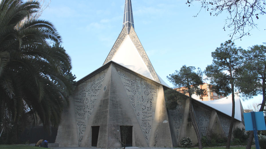 ¿Reconoces de qué tienen forma estos 10 edificios de Madrid?