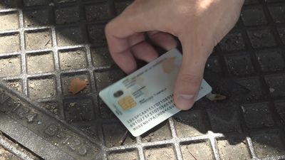 ¿Qué harías si te encuentras un DNI en la calle y su propietario vive cerca?