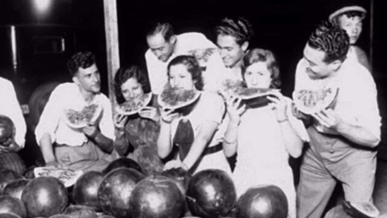 Madrid propone un viaje a los veranos del siglo pasado con la muestra fotográfica '¡Qué calor!'