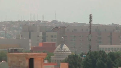 Los talibanes asedian Kabul a la espera de una transición de poder pacífica