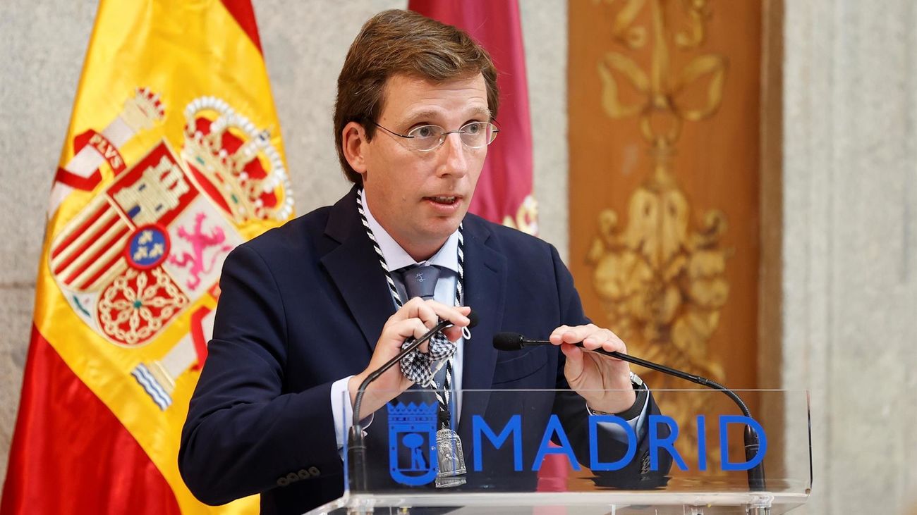 Almeida recuerda en La Paloma a las víctimas de la explosión de la calle Toledo