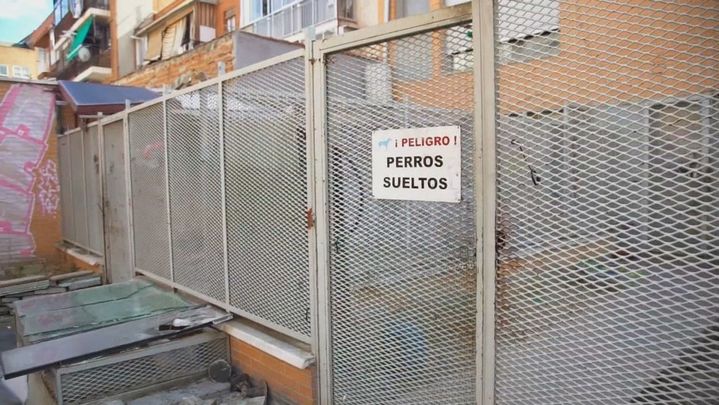 Patio comunal del narcopiso de Carabanchel / Redacción