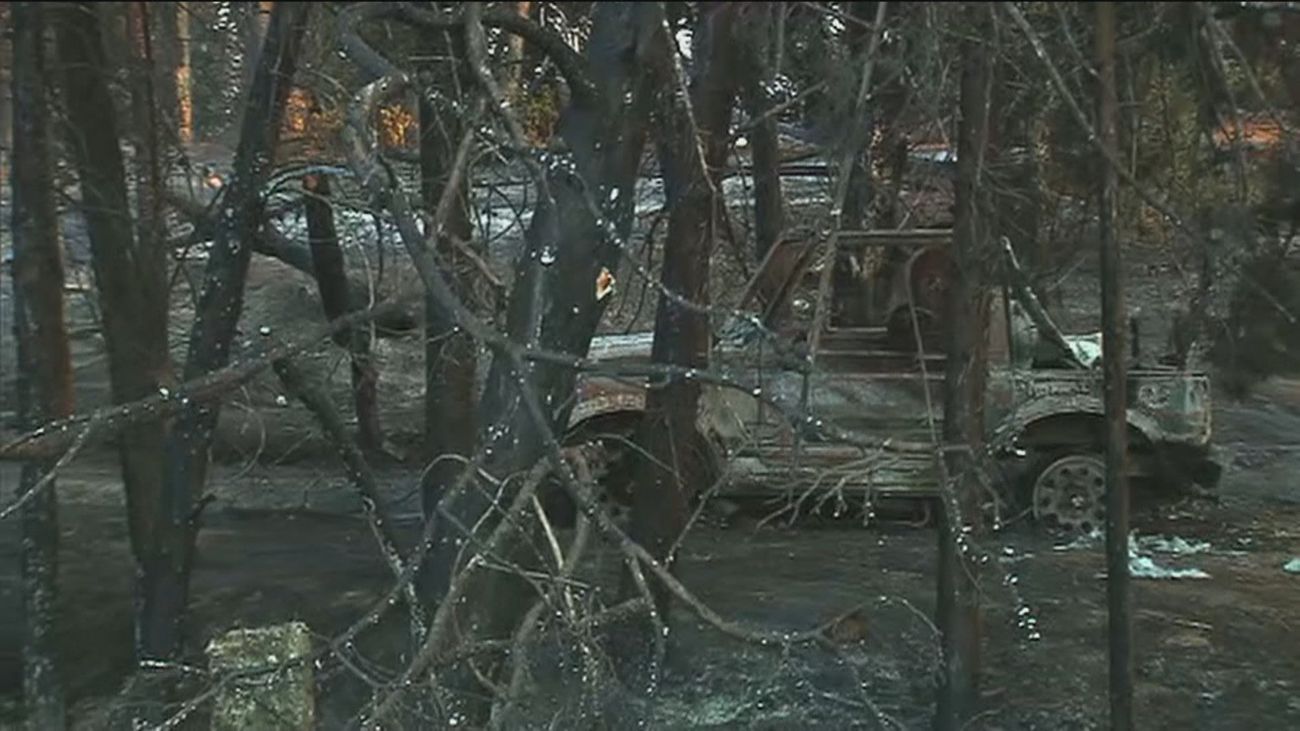 Los bomberos vigilarán en Batres que las rachas de viento no reaviven el incendio