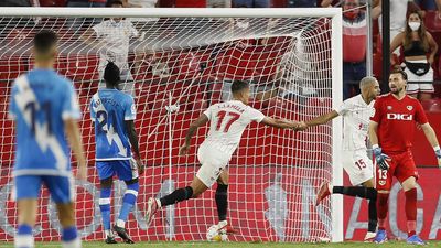 3-0. El Sevilla se impone  ante un Rayo en inferioridad